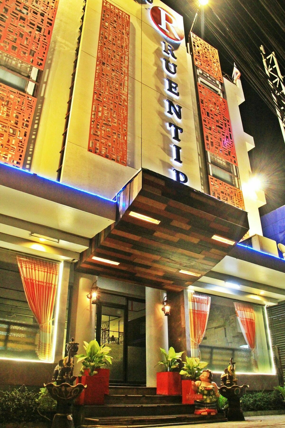 โรงแรมเรือนทิพย์ เชียงราย Ruean Tip Hotel Eksteriør billede